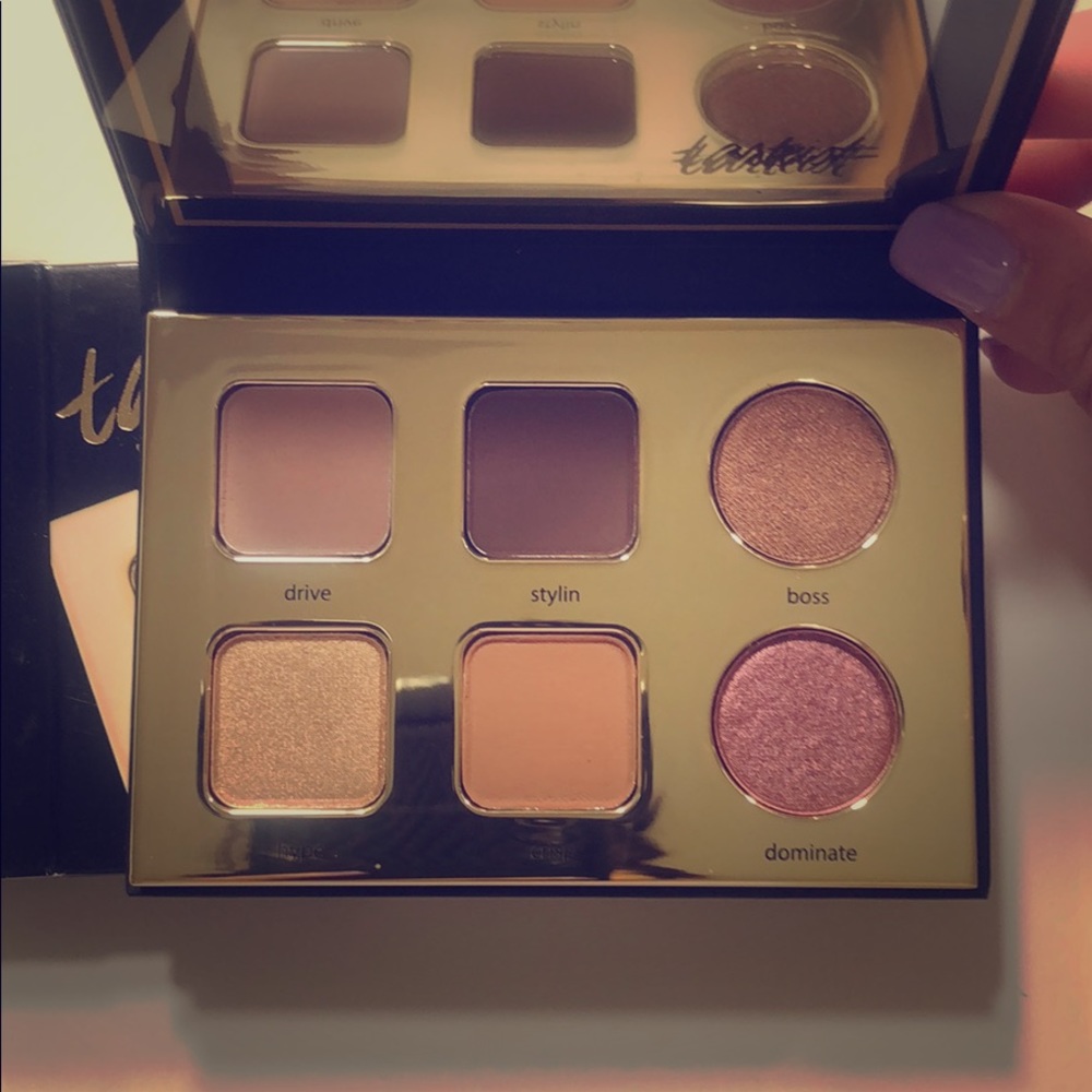 Eyeshadow palette